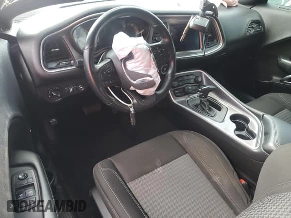 ✅ 2020 Dodge Challenger SXT • VIN: 2C3CDZAG5LH170389 • Lot: 58362714. Wystawiony na Copart z przebiegiem 28 052 mil. Bezpłatny archiwum sprzedaży aukcyjnych z USA i szczegółowy raport historii pojazdu na DreamBid. Zdjęcie 8.