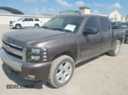 ✅ 2007 Chevrolet Silverado 1500 1LT • VIN: 2GCEC13J371676450 • Lot: 43393972. Wystawiony na IAAI z przebiegiem 313 790 mil. Bezpłatny archiwum sprzedaży aukcyjnych z USA i szczegółowy raport historii pojazdu na DreamBid. Zdjęcie 17.