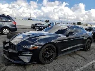 ✅ 2020 Ford Mustang EcoBoost Premium • VIN: 1FA6P8TH0L5190319 • Lot: 92745555. Wystawiony na Copart z przebiegiem 68 031 mil. Bezpłatny archiwum sprzedaży aukcyjnych z USA i szczegółowy raport historii pojazdu na DreamBid. Zdjęcie 1.
