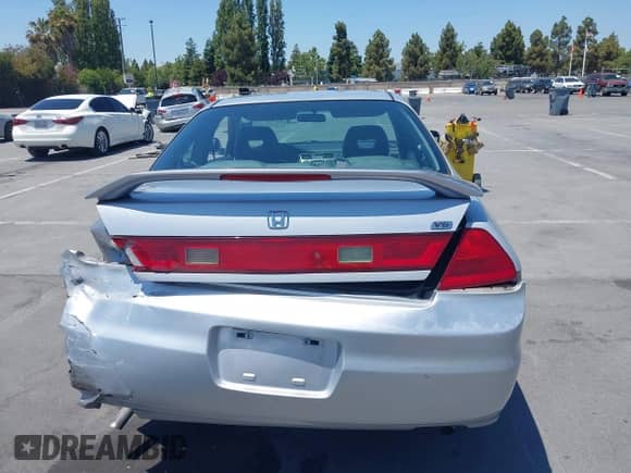 2001 Honda Accord EX с VIN 1HGCG22501A034854, выставлен на аукционе IAAI как лот 42784374 с пробегом 234 824 миль миль и . История ставок и продаж доступна на DreamBid. Изображение 17.