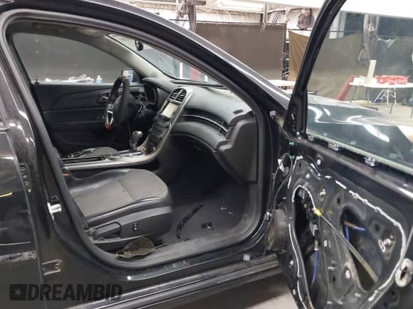 2013 Chevrolet Malibu LT z VIN 1G11C5SA9DF319522, wystawiony jako IAAI lot #43183681 z przebiegiem 104 711 mil mil oraz . Historia ofert i sprzedaży dostępna na DreamBid. Obrazek 5.