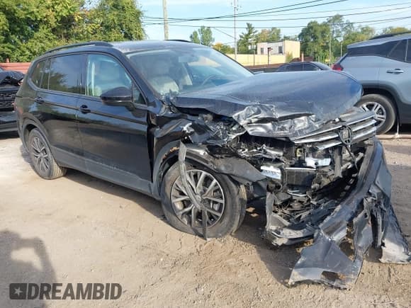 ✅ 2021 Volkswagen Tiguan S • VIN: 3VV1B7AX3MM086038 • Lot: 43240670. Wystawiony na IAAI z przebiegiem 51 219 mil. Bezpłatny archiwum sprzedaży aukcyjnych z USA i szczegółowy raport historii pojazdu na DreamBid. Zdjęcie 1.