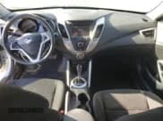 ✅ 2016 Hyundai Veloster • VIN: KMHTC6ADXGU286379 • Lot: 46533735. Wystawiony na Copart z przebiegiem 191 374 mil. Bezpłatny archiwum sprzedaży aukcyjnych z USA i szczegółowy raport historii pojazdu na DreamBid. Zdjęcie 8.