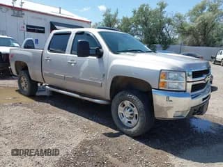 ✅ 2008 Chevrolet Silverado 2500HD 1LT • VIN: 1GCHK23K38F172716 • Lot: 42669720. Wystawiony na IAAI z przebiegiem 156 930 mil. Bezpłatny archiwum sprzedaży aukcyjnych z USA i szczegółowy raport historii pojazdu na DreamBid. Zdjęcie 1.