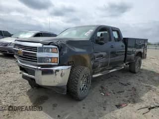 ✅ 2015 Chevrolet Silverado 2500HD • VIN: 1GB2KUEG8FZ553634 • Lot: 48521924. Wystawiony na Copart z przebiegiem Nie podano. Bezpłatny archiwum sprzedaży aukcyjnych z USA i szczegółowy raport historii pojazdu na DreamBid. Zdjęcie 1.