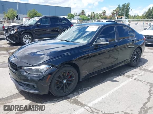 ✅ 2017 BMW 3 Series 320i • VIN: WBA8A9C36HK864042 • Lot: 42249630. Listed on IAAI with 121,620 mi. Free auction sales archive from the USA and detailed vehicle history report at DreamBid. Image 2.