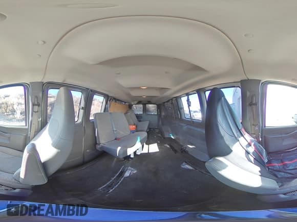 ✅ 2018 Chevrolet Express Passenger LT • VIN: 1GAZGPFGXJ1332144 • Lot: 87666475. Wystawiony na Copart z przebiegiem 141 953 mil. Bezpłatny archiwum sprzedaży aukcyjnych z USA i szczegółowy raport historii pojazdu na DreamBid. Zdjęcie 15.