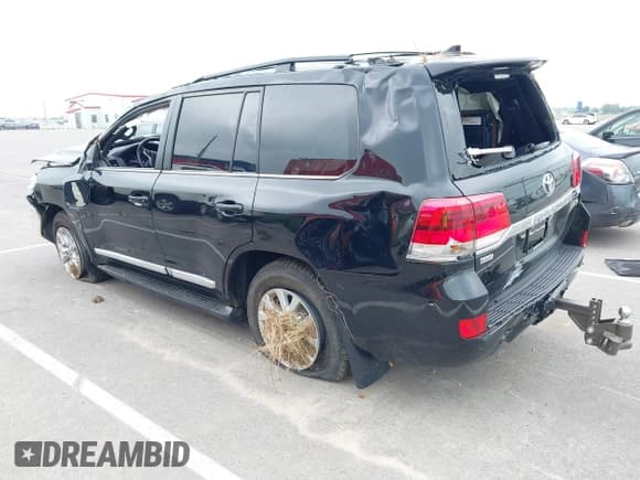 ✅ 2018 Toyota Land Cruiser • VIN: JTMCY7AJ3J4072925 • Лот: 42753058. Опубликован ранее на IAAI с пробегом 99 240 миль. Бесплатный доступ к архиву аукционных продаж из США и подробный отчёт об истории автомобиля на DreamBid. Изображение 3.