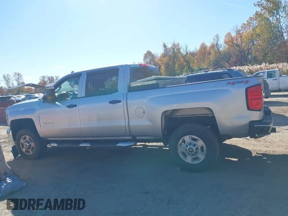 ✅ 2017 Chevrolet Silverado 2500HD Work Truck • VIN: 1GC1KUEG0HF101947 • Lot: 43635344. Wystawiony na IAAI z przebiegiem 188 245 mil. Bezpłatny archiwum sprzedaży aukcyjnych z USA i szczegółowy raport historii pojazdu na DreamBid. Zdjęcie 14.