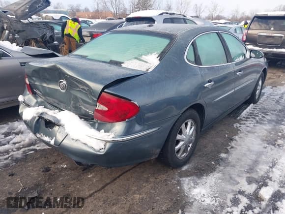 ✅ 2007 Buick LaCrosse CX • VIN: 2G4WC582171117875 • Lot: 43792713. Listed on IAAI with 64,995 mi. Free auction sales archive from the USA and detailed vehicle history report at DreamBid. Image 4.