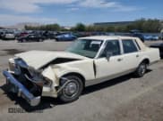 ✅ 1989 Lincoln Town Car • VIN: 1LNBM81F0KY719814 • Lot: 61096835. Wystawiony na Copart z przebiegiem 700 109 mil. Bezpłatny archiwum sprzedaży aukcyjnych z USA i szczegółowy raport historii pojazdu na DreamBid. Zdjęcie 1.