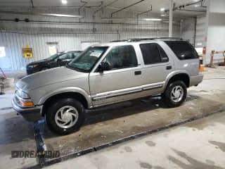 2000 Chevrolet Blazer LT with VIN 1GNDT13W8Y2260247, listed as a Copart auction lot 61902915 with 280,378 mi miles and Salvage title. Bid and sale history available at DreamBid. Image 1.