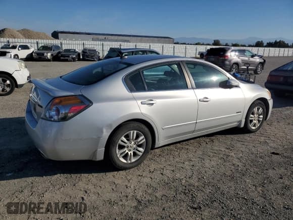 ✅ 2010 Nissan Altima Hybrid • VIN: 1N4CL2AP9AC110966 • Lot: 84910075. Listed on Copart with 309,032 mi. Free auction sales archive from the USA and detailed vehicle history report at DreamBid. Image 3.