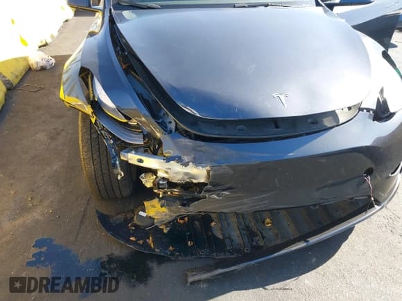 ✅ 2024 Tesla Model Y • VIN: 7SAYGDED7RF095496 • Lot: 43528096. Wystawiony na IAAI z przebiegiem 36 015 mil. Bezpłatny archiwum sprzedaży aukcyjnych z USA i szczegółowy raport historii pojazdu na DreamBid. Zdjęcie 6.