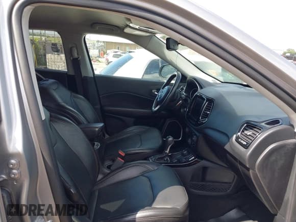 ✅ 2020 Jeep Compass Limited • VIN: 3C4NJDCB4LT167105 • Lot: 42573840. Wystawiony na IAAI z przebiegiem 102 184 mil. Bezpłatny archiwum sprzedaży aukcyjnych z USA i szczegółowy raport historii pojazdu na DreamBid. Zdjęcie 5.