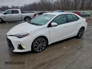✅ 2018 Toyota Corolla LE • VIN: 2T1BURHE5JC063880 • Лот: 94277375. Опубликован ранее на Copart с пробегом 93 581 миль. Бесплатный доступ к архиву аукционных продаж из США и подробный отчёт об истории автомобиля на DreamBid. Изображение 1.