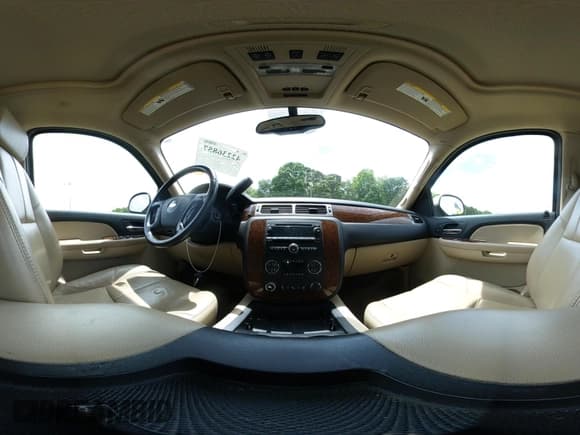 ✅ 2007 Chevrolet Suburban LTZ • VIN: 1GNFC16047R389477 • Lot: 42236857. Listed on IAAI with 212,863 mi. Free auction sales archive from the USA and detailed vehicle history report at DreamBid. Image 18.