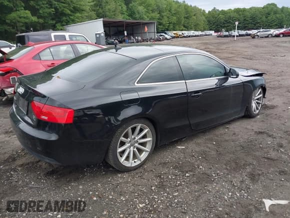 ✅ 2015 Audi A5 Premium • VIN: WAUCFAFR7FA012248 • Lot: 42586671. Wystawiony na IAAI z przebiegiem 85 915 mil. Bezpłatny archiwum sprzedaży aukcyjnych z USA i szczegółowy raport historii pojazdu na DreamBid. Zdjęcie 4.