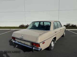 ✅ 1971 Mercedes-Benz 220 • VIN: 11501010064211 • Lot: 91277475. Listed on Copart with 43,818 mi. Free auction sales archive from the USA and detailed vehicle history report at DreamBid. Image 4.