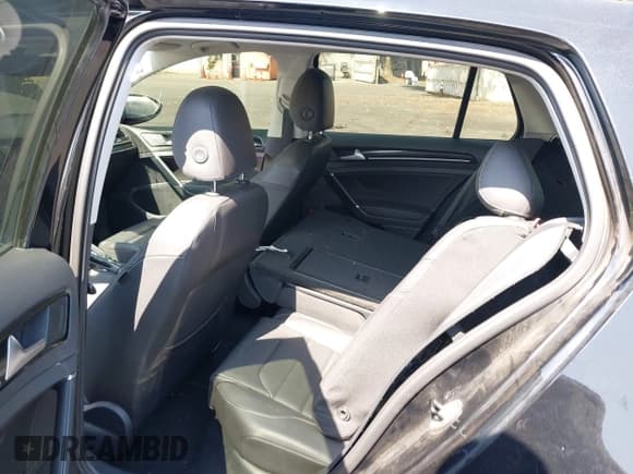 ✅ 2015 Volkswagen Golf S • VIN: 3VW2A7AU6FM046001 • Лот: 42391826. Опубликован ранее на IAAI с пробегом 123 672 миль. Бесплатный доступ к архиву аукционных продаж из США и подробный отчёт об истории автомобиля на DreamBid. Изображение 22.