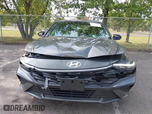 ✅ 2025 Hyundai Elantra SEL Sport • VIN: KMHLM4DG7SU917086 • Lot: 43175408. Listed on IAAI with 4,175 mi. Free auction sales archive from the USA and detailed vehicle history report at DreamBid. Image 6.