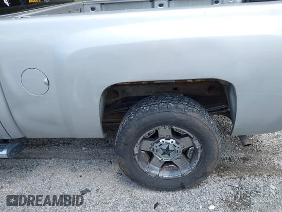 ✅ 2010 Chevrolet Silverado 1500 • VIN: 1GCYKTE22AZ298556 • Lot: 42663885. Wystawiony na IAAI z przebiegiem 189 643 mil. Bezpłatny archiwum sprzedaży aukcyjnych z USA i szczegółowy raport historii pojazdu na DreamBid. Zdjęcie 20.