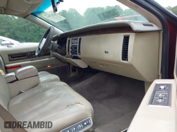 ✅ 1993 Cadillac Fleetwood • VIN: 1G6DW5279PR723636 • Лот: 42367303. Опубликован ранее на IAAI с пробегом 132 283 миль. Бесплатный доступ к архиву аукционных продаж из США и подробный отчёт об истории автомобиля на DreamBid. Изображение 5.