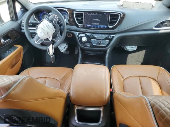 ✅ 2022 Chrysler Pacifica Pinnacle • VIN: 2C4RC3PG7NR144001 • Лот: 64802224. Опубликован ранее на Copart с пробегом 28 289 миль. Бесплатный доступ к архиву аукционных продаж из США и подробный отчёт об истории автомобиля на DreamBid. Изображение 8.