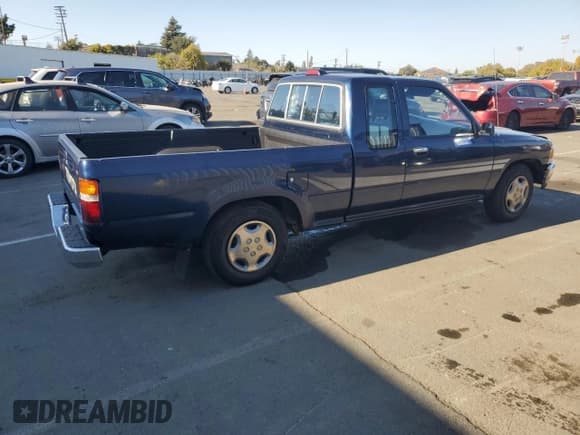 ✅ 1994 Toyota Pickup • VIN: JT4VN93D6R5041047 • Lot: 81757575. Wystawiony na Copart z przebiegiem 81 153 mil. Bezpłatny archiwum sprzedaży aukcyjnych z USA i szczegółowy raport historii pojazdu na DreamBid. Zdjęcie 3.