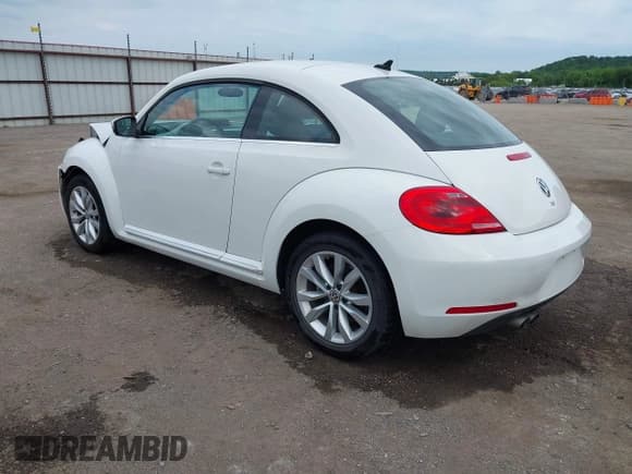 ✅ 2014 Volkswagen Beetle 2.0L TDI w/Sun/Sound/Nav • VIN: 3VWJL7AT1EM621584 • Лот: 42340715. Опубликован ранее на IAAI с пробегом 92 443 миль. Бесплатный доступ к архиву аукционных продаж из США и подробный отчёт об истории автомобиля на DreamBid. Изображение 3.