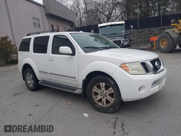 ✅ 2011 Nissan Pathfinder SV • VIN: 5N1AR1NB5BC611522 • Lot: 43781394. Wystawiony na IAAI z przebiegiem 183 366 mil. Bezpłatny archiwum sprzedaży aukcyjnych z USA i szczegółowy raport historii pojazdu na DreamBid. Zdjęcie 1.