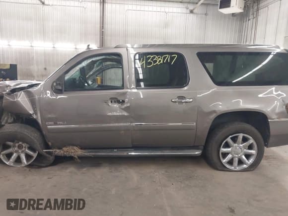 ✅ 2012 GMC Yukon XL Denali • VIN: 1GKS2MEF0CR175134 • Lot: 43381717. Listed on IAAI with Not provided. Free auction sales archive from the USA and detailed vehicle history report at DreamBid. Image 15.