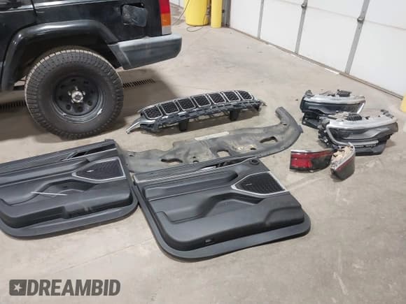 ✅ 2022 Jeep Wagoneer Series II • VIN: 1C4SJVBT6NS201505 • Lot: 43092528. Listed on IAAI with 72,630 mi. Free auction sales archive from the USA and detailed vehicle history report at DreamBid. Image 12.