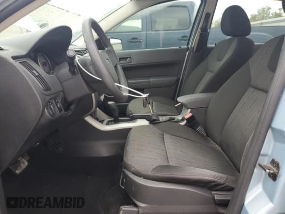 ✅ 2008 Ford Focus SE • VIN: 1FAHP35N88W140283 • Lot: 90903775. Wystawiony na Copart z przebiegiem 157 722 mil. Bezpłatny archiwum sprzedaży aukcyjnych z USA i szczegółowy raport historii pojazdu na DreamBid. Zdjęcie 7.