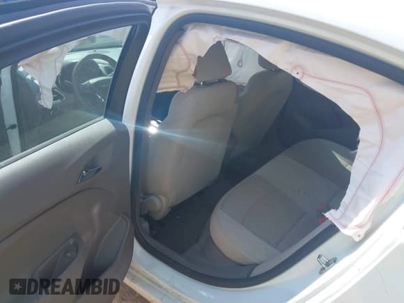 ✅ 2017 Chevrolet Cruze LS • VIN: 1G1BC5SM4H7108551 • Lot: 42629744. Listed on IAAI with 67,874 mi. Free auction sales archive from the USA and detailed vehicle history report at DreamBid. Image 8.