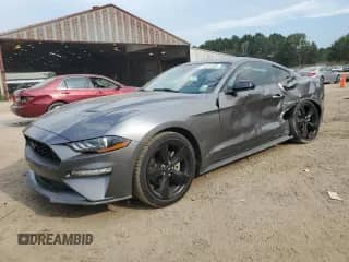 2022 Ford Mustang EcoBoost z VIN 1FA6P8TH3N5111941, wystawiony jako Copart lot #71311555 z przebiegiem 47 053 mil mil oraz Szkoda całkowita • Salvage title. Historia ofert i sprzedaży dostępna na DreamBid. Obrazek 1.
