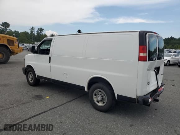 ✅ 2015 Chevrolet Express Cargo • VIN: 1GCWGFCF3F1111105 • Lot: 68623425. Wystawiony na Copart z przebiegiem 208 639 mil. Bezpłatny archiwum sprzedaży aukcyjnych z USA i szczegółowy raport historii pojazdu na DreamBid. Zdjęcie 2.