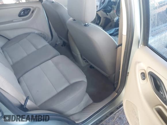 ✅ 2007 Ford Escape XLS • VIN: 1FMYU02Z47KA25738 • Lot: 43623825. Listed on IAAI with 138,224 mi. Free auction sales archive from the USA and detailed vehicle history report at DreamBid. Image 8.