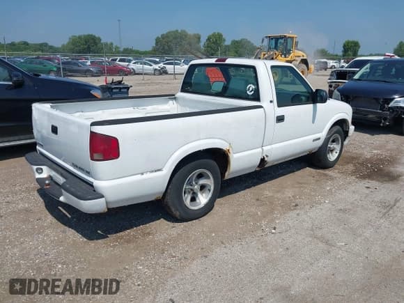 ✅ 1999 Chevrolet S-10 LS • VIN: 1GCCS14X3XK240212 • Лот: 42671847. Опубликован ранее на IAAI с пробегом 159 804 миль. Бесплатный доступ к архиву аукционных продаж из США и подробный отчёт об истории автомобиля на DreamBid. Изображение 4.