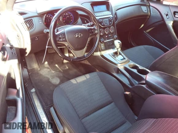 ✅ 2013 Hyundai Genesis Coupe 2.0T • VIN: KMHHT6KD3DU106398 • Lot: 61728265. Wystawiony na Copart z przebiegiem 115 266 mil. Bezpłatny archiwum sprzedaży aukcyjnych z USA i szczegółowy raport historii pojazdu na DreamBid. Zdjęcie 8.