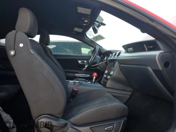 ✅ 2019 Ford Mustang GT • VIN: 1FA6P8CF8K5143021 • Lot: 89709035. Wystawiony na Copart z przebiegiem 72 056 mil. Bezpłatny archiwum sprzedaży aukcyjnych z USA i szczegółowy raport historii pojazdu na DreamBid. Zdjęcie 7.