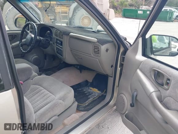 ✅ 2000 Chevrolet S-10 LS • VIN: 1GCCS1942YK156897 • Лот: 41709047. Опубликован ранее на IAAI с пробегом 131 331 миль. Бесплатный доступ к архиву аукционных продаж из США и подробный отчёт об истории автомобиля на DreamBid. Изображение 5.