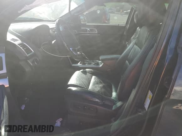 ✅ 2015 Ford Explorer XLT • VIN: 1FM5K8D81FGC20371 • Lot: 92082925. Wystawiony na Copart z przebiegiem 167 394 mil. Bezpłatny archiwum sprzedaży aukcyjnych z USA i szczegółowy raport historii pojazdu na DreamBid. Zdjęcie 7.