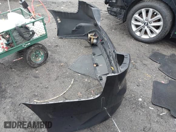 ✅ 2019 Kia Stinger GT • VIN: KNAE35LC4K6056729 • Lot: 43431185. Listed on IAAI with 125,917 mi. Free auction sales archive from the USA and detailed vehicle history report at DreamBid. Image 12.