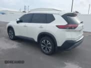 ✅ 2021 Nissan Rogue SV • VIN: JN8AT3BA1MW011485 • Lot: 43232635. Wystawiony na IAAI z przebiegiem 86 517 mil. Bezpłatny archiwum sprzedaży aukcyjnych z USA i szczegółowy raport historii pojazdu na DreamBid. Zdjęcie 3.