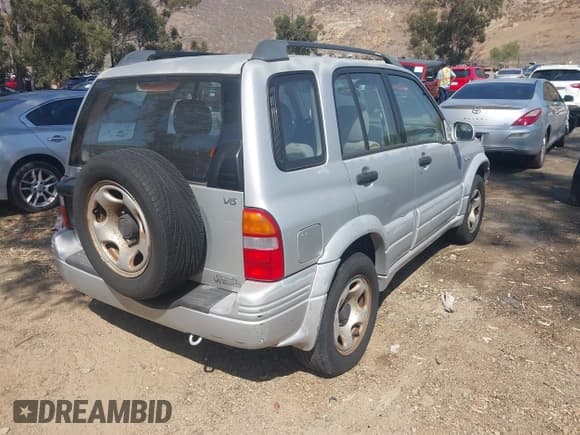 ✅ 1999 Suzuki Grand Vitara JLX • VIN: JS3TD62V3X4122207 • Lot: 42915554. Wystawiony na IAAI z przebiegiem 161 960 mil. Bezpłatny archiwum sprzedaży aukcyjnych z USA i szczegółowy raport historii pojazdu na DreamBid. Zdjęcie 4.