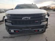 ✅ 2021 Chevrolet Silverado 1500 LT Trail Boss • VIN: 3GCPYFED7MG325302 • Lot: 93606795. Wystawiony na Copart z przebiegiem 69 130 mil. Bezpłatny archiwum sprzedaży aukcyjnych z USA i szczegółowy raport historii pojazdu na DreamBid. Zdjęcie 5.