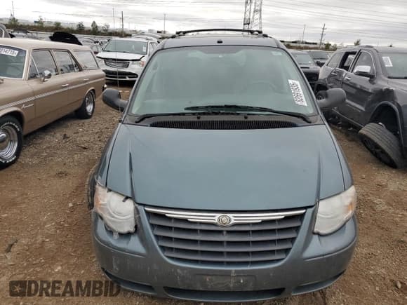 ✅ 2007 Chrysler Town & Country Touring • VIN: 2A4GP54L97R294312 • Lot: 82691935. Listed on Copart with 112,136 mi. Free auction sales archive from the USA and detailed vehicle history report at DreamBid. Image 5.