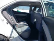 ✅ 2017 Toyota Corolla LE Eco • VIN: 5YFBPRHE5HP698745 • Lot: 43639588. Wystawiony na IAAI z przebiegiem 81 758 mil. Bezpłatny archiwum sprzedaży aukcyjnych z USA i szczegółowy raport historii pojazdu na DreamBid. Zdjęcie 8.