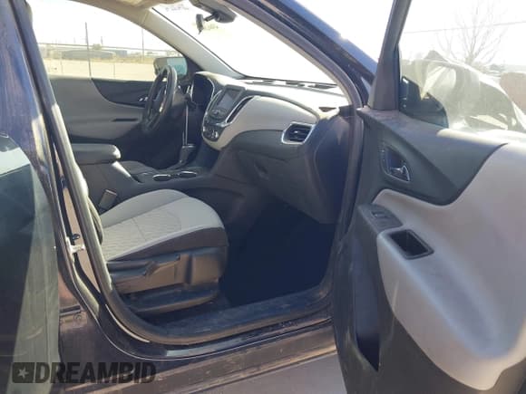 ✅ 2020 Chevrolet Equinox LS • VIN: 3GNAXHEV2LS679874 • Lot: 43662071. Wystawiony na IAAI z przebiegiem 40 541 mil. Bezpłatny archiwum sprzedaży aukcyjnych z USA i szczegółowy raport historii pojazdu na DreamBid. Zdjęcie 5.